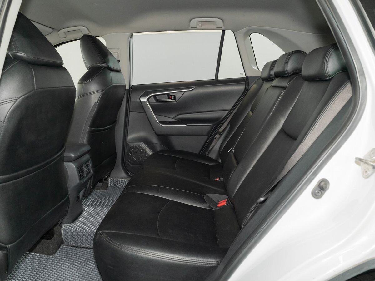 Toyota RAV4 2021 - фото автомобиля