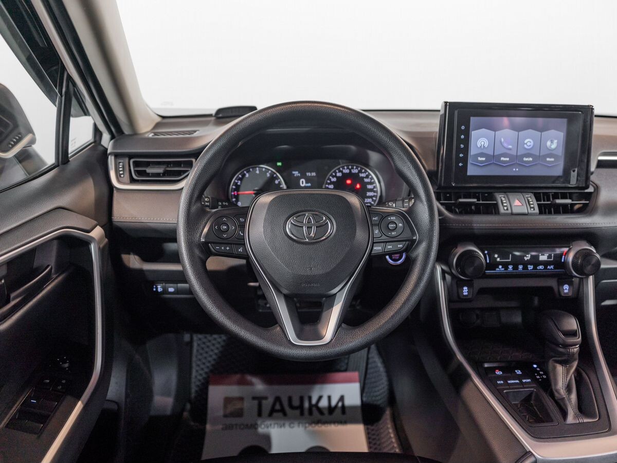 Toyota RAV4 2021 - фото автомобиля