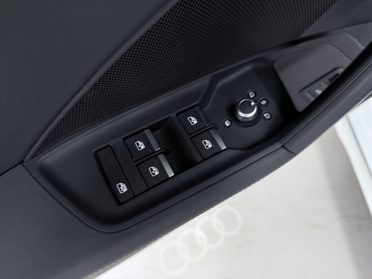 Audi A3 2023 - фото автомобиля