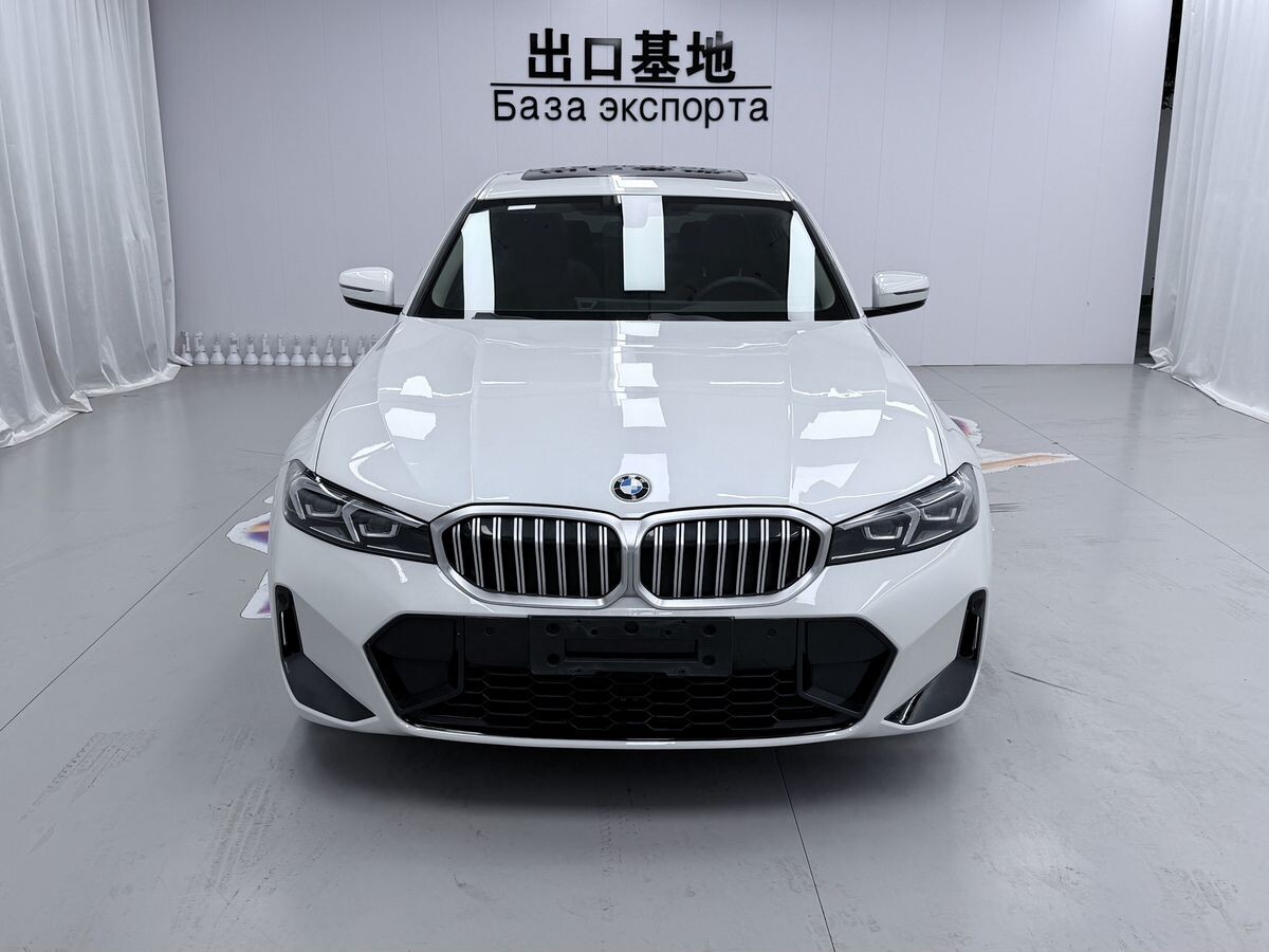 BMW 3-Series 2023 - фото автомобиля