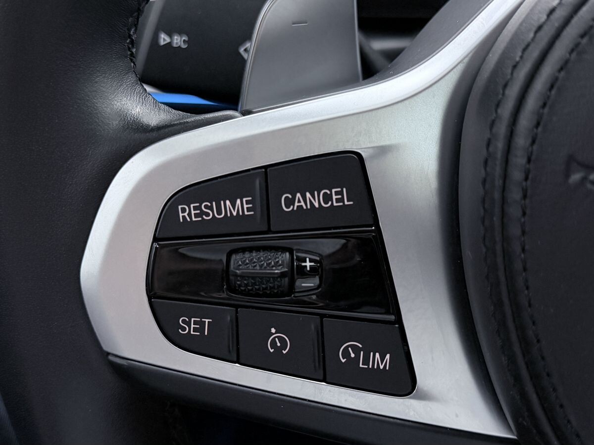 BMW 3-Series 2023 - фото автомобиля