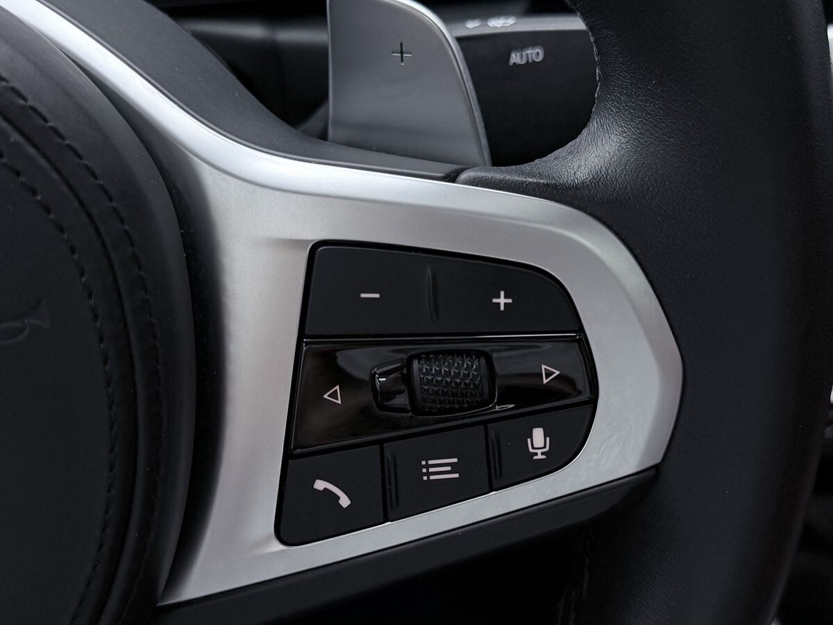 BMW 3-Series 2023 - фото автомобиля