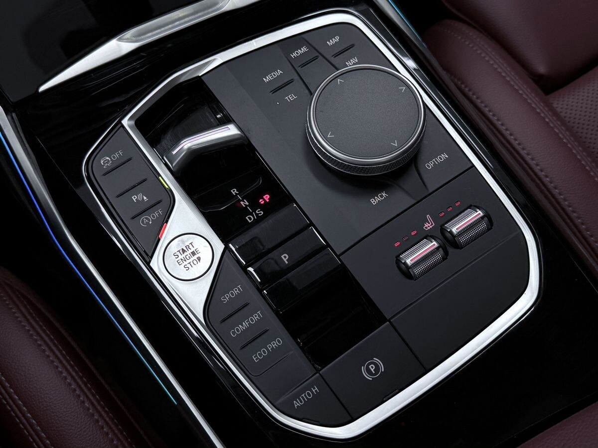 BMW 3-Series 2023 - фото автомобиля