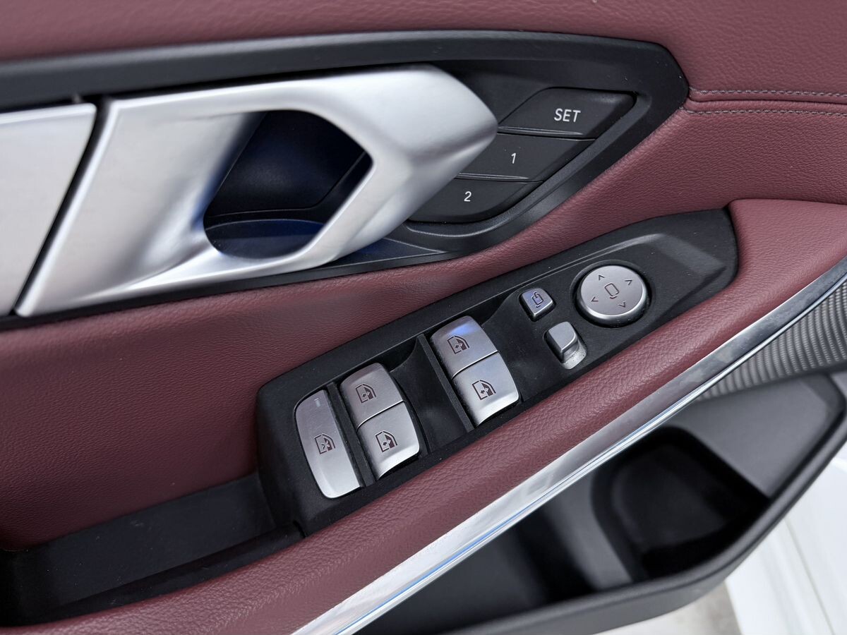 BMW 3-Series 2023 - фото автомобиля