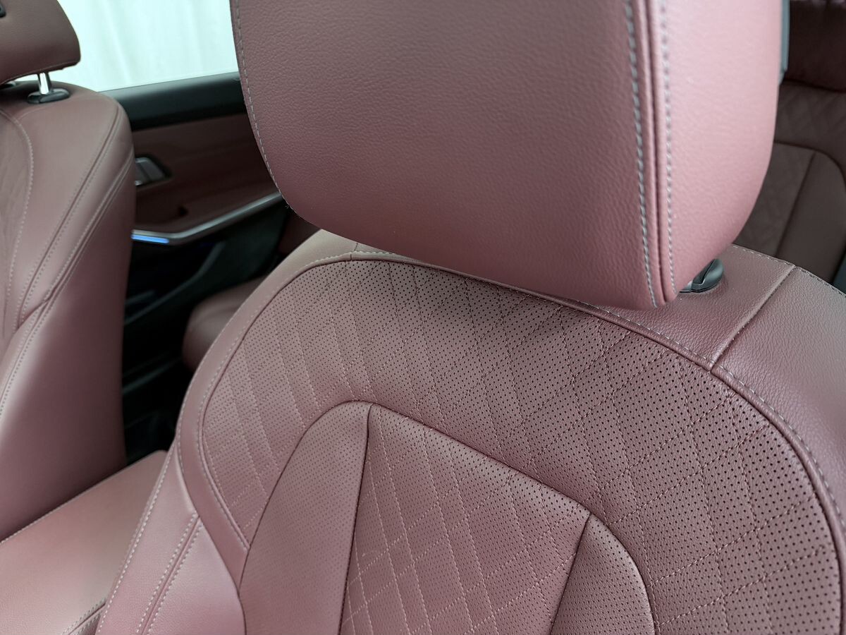 BMW 3-Series 2023 - фото автомобиля