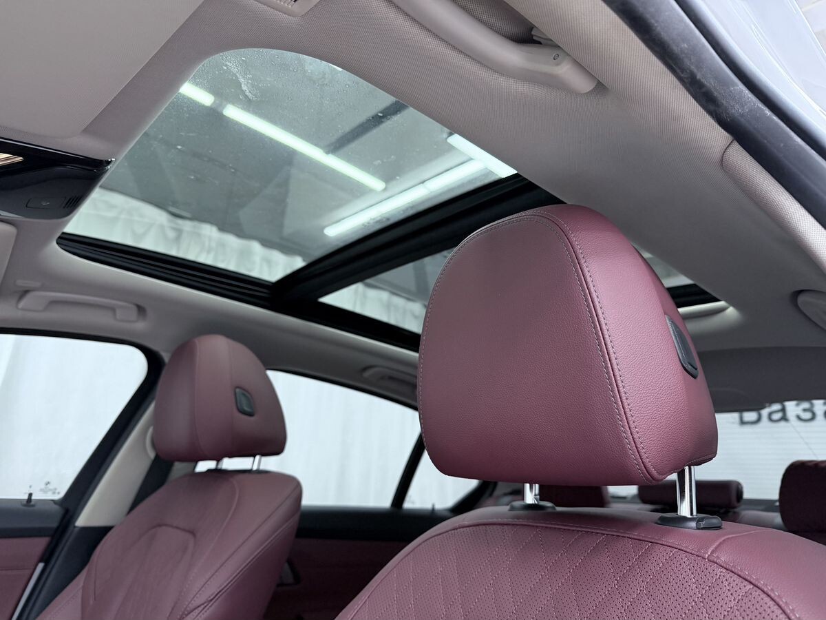 BMW 3-Series 2023 - фото автомобиля