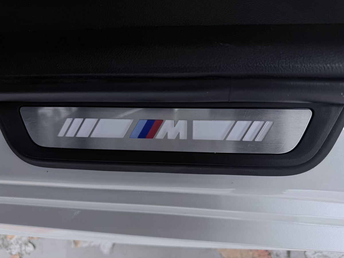 BMW 3-Series 2023 - фото автомобиля