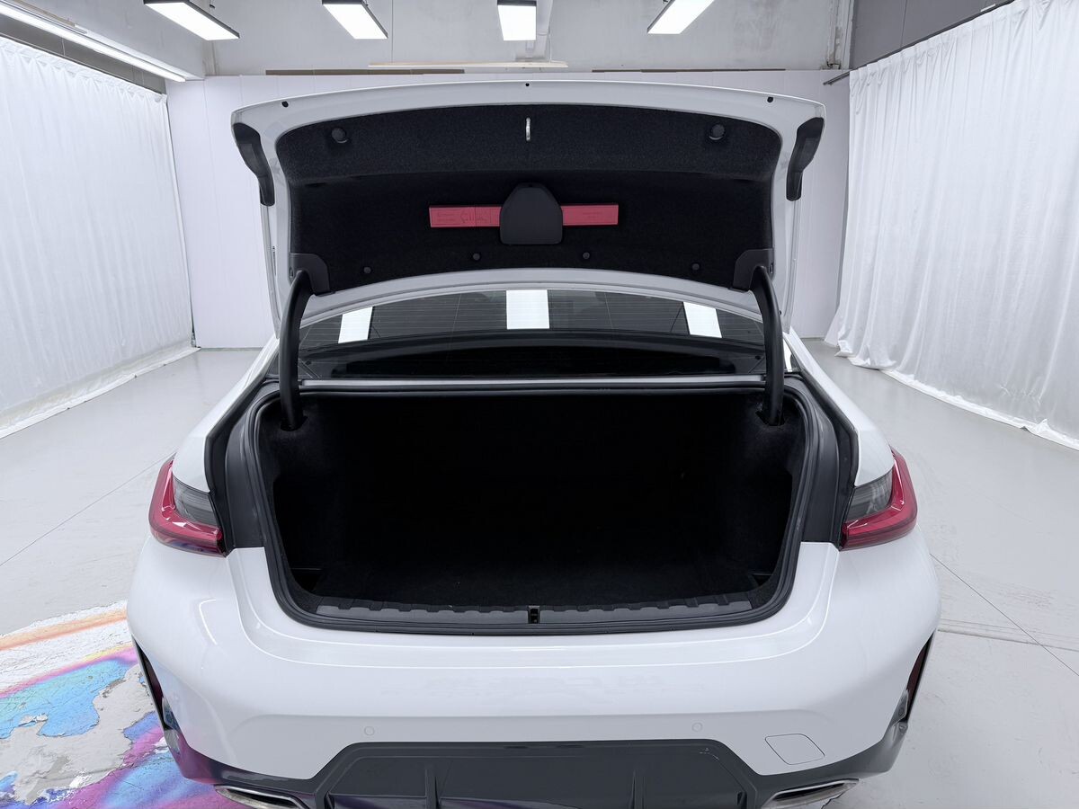 BMW 3-Series 2023 - фото автомобиля