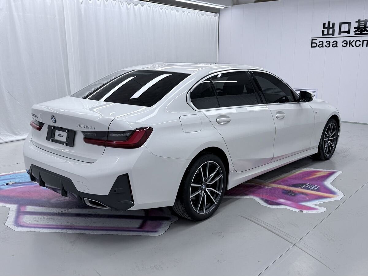 BMW 3-Series 2023 - фото автомобиля