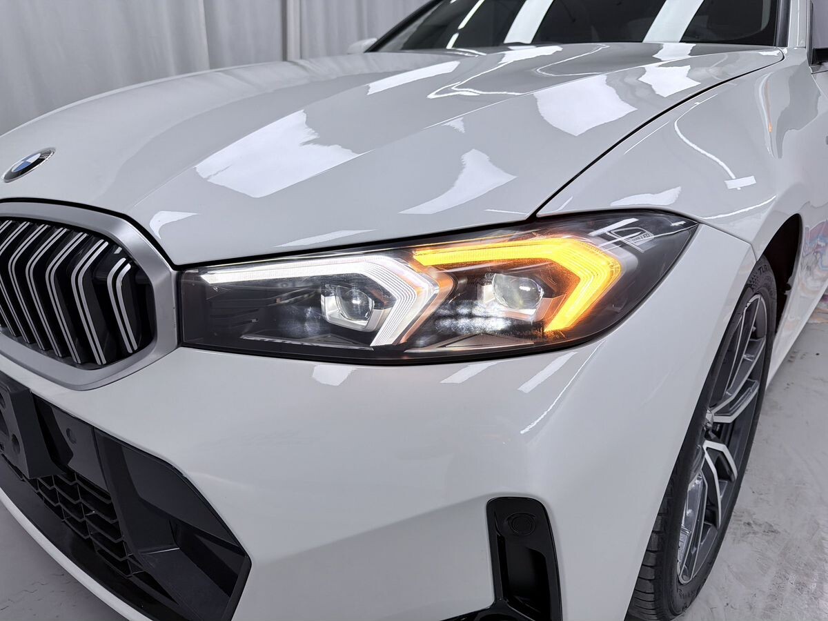 BMW 3-Series 2023 - фото автомобиля