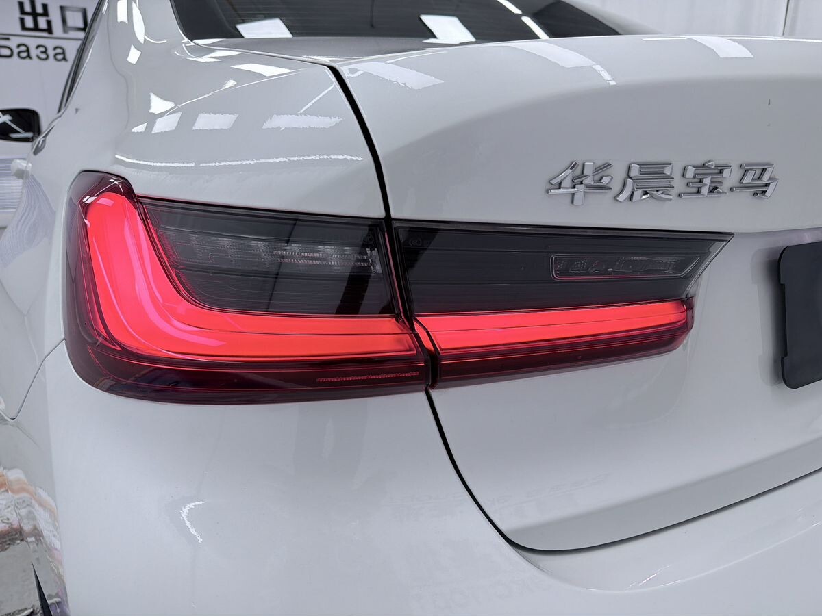 BMW 3-Series 2023 - фото автомобиля