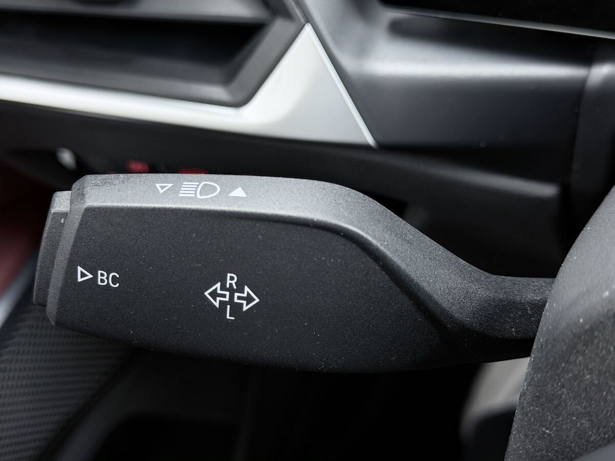 BMW 3-Series 2022 - фото автомобиля