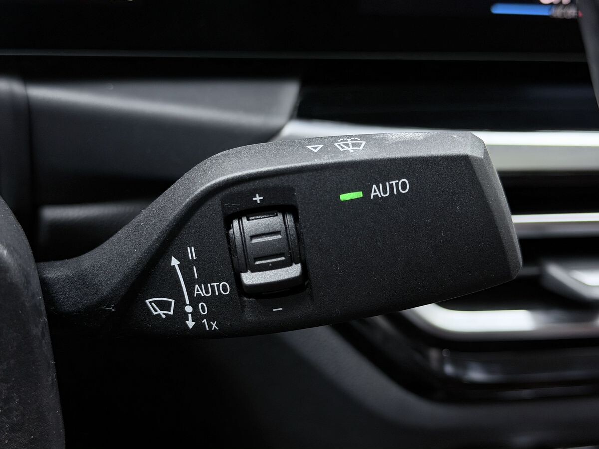 BMW 3-Series 2022 - фото автомобиля