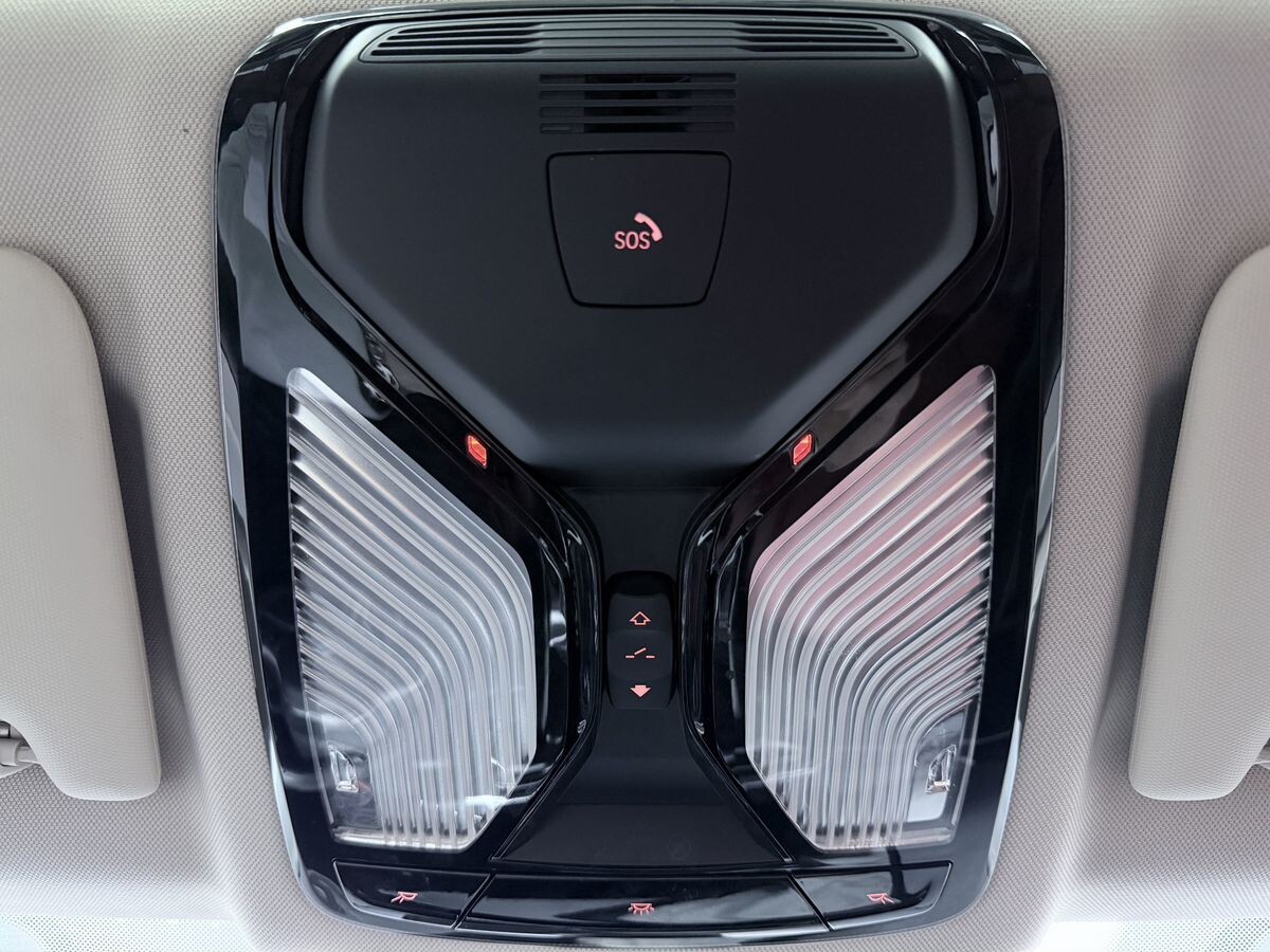 BMW 3-Series 2022 - фото автомобиля