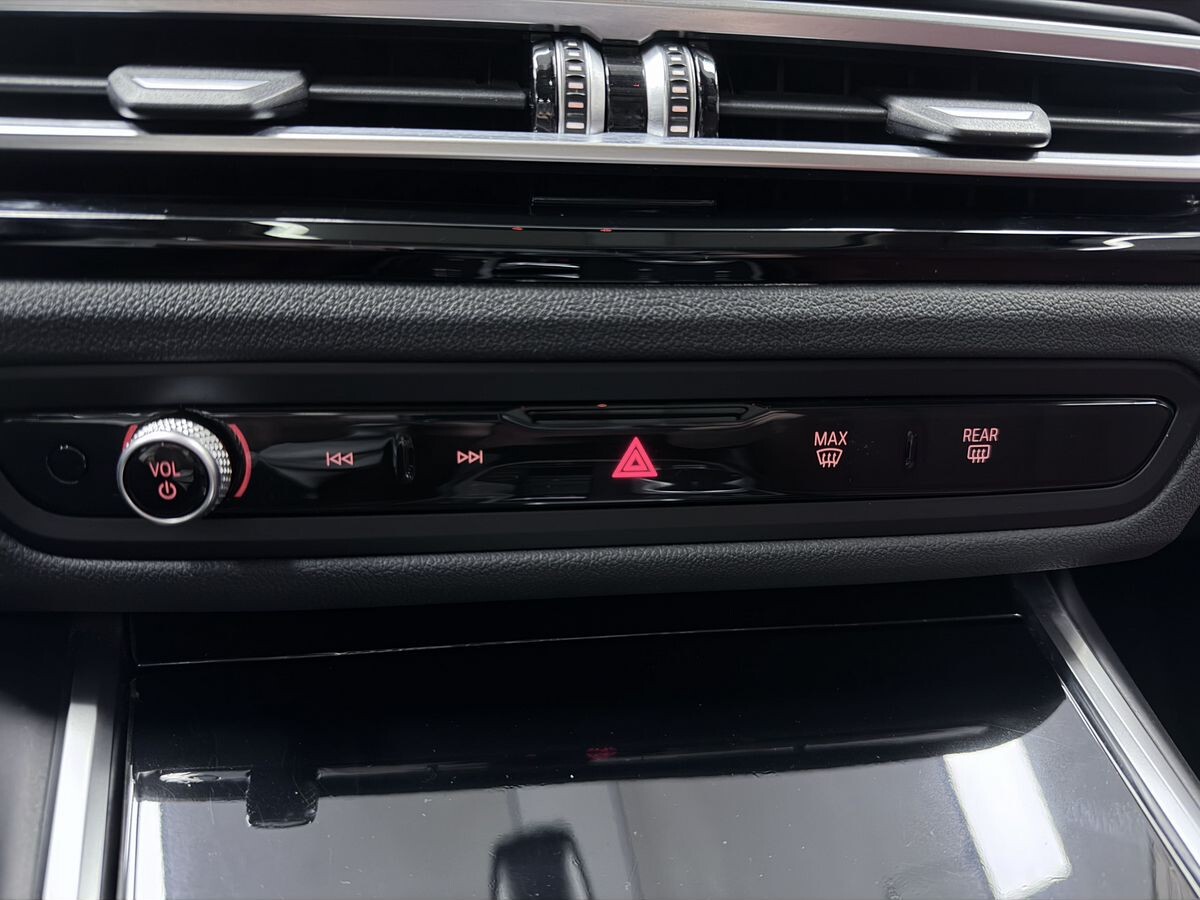 BMW 3-Series 2022 - фото автомобиля