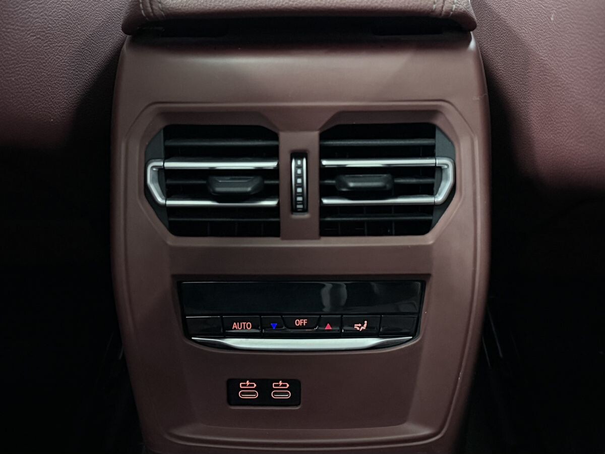 BMW 3-Series 2022 - фото автомобиля