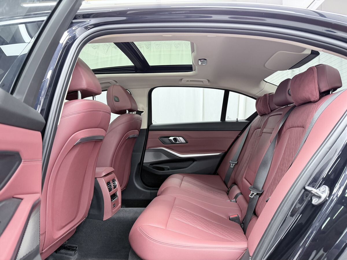 BMW 3-Series 2022 - фото автомобиля