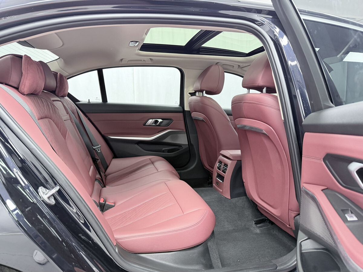 BMW 3-Series 2022 - фото автомобиля