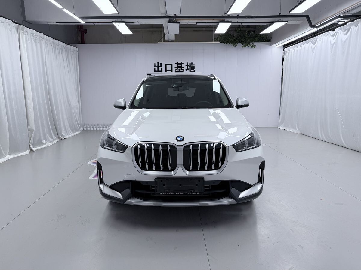 BMW X1 2023 - фото автомобиля