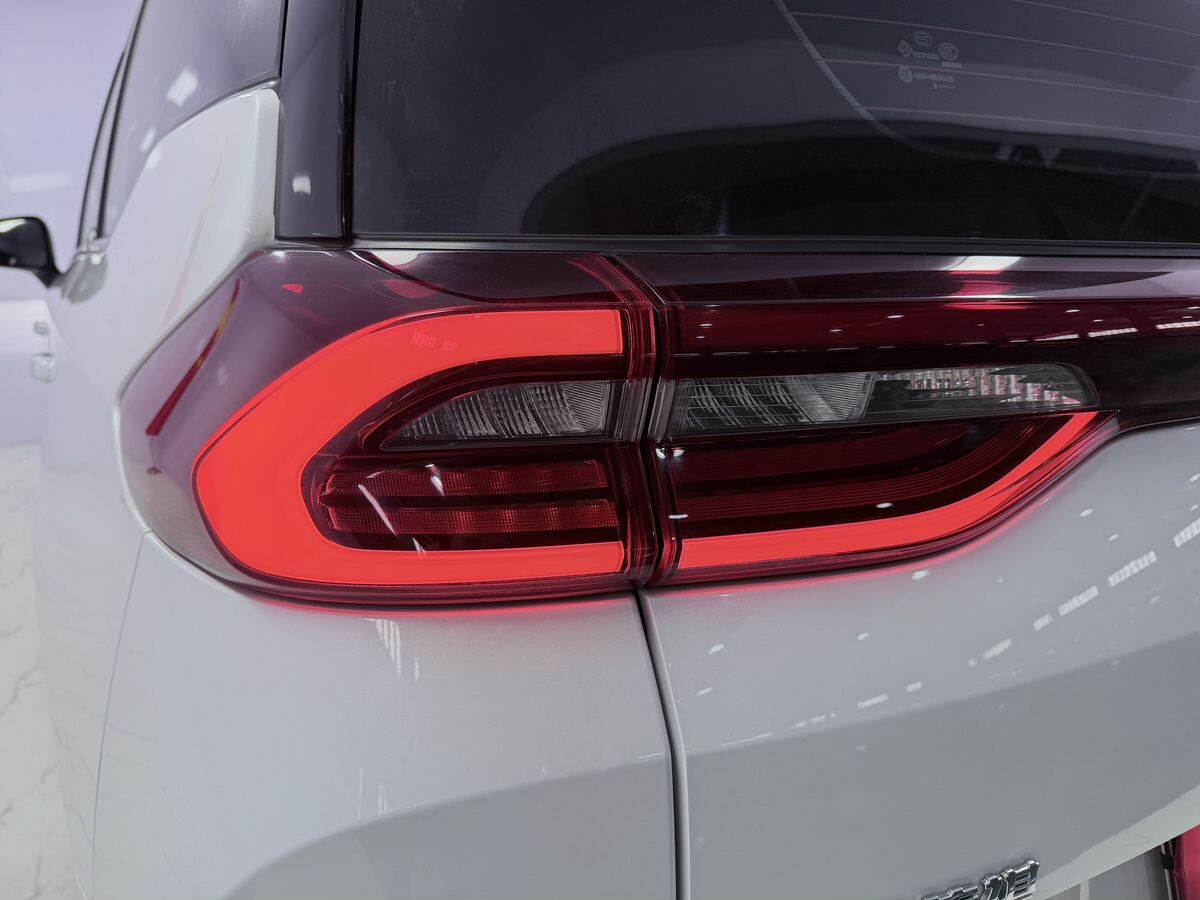 GAC Trumpchi M6 Pro 2022 - фото автомобиля