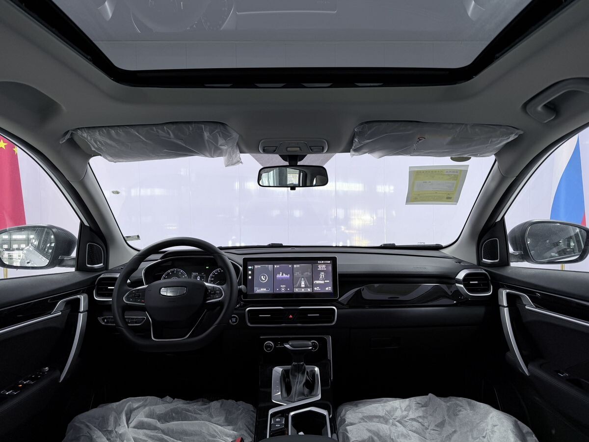 Geely Coolray 2025 - фото автомобиля