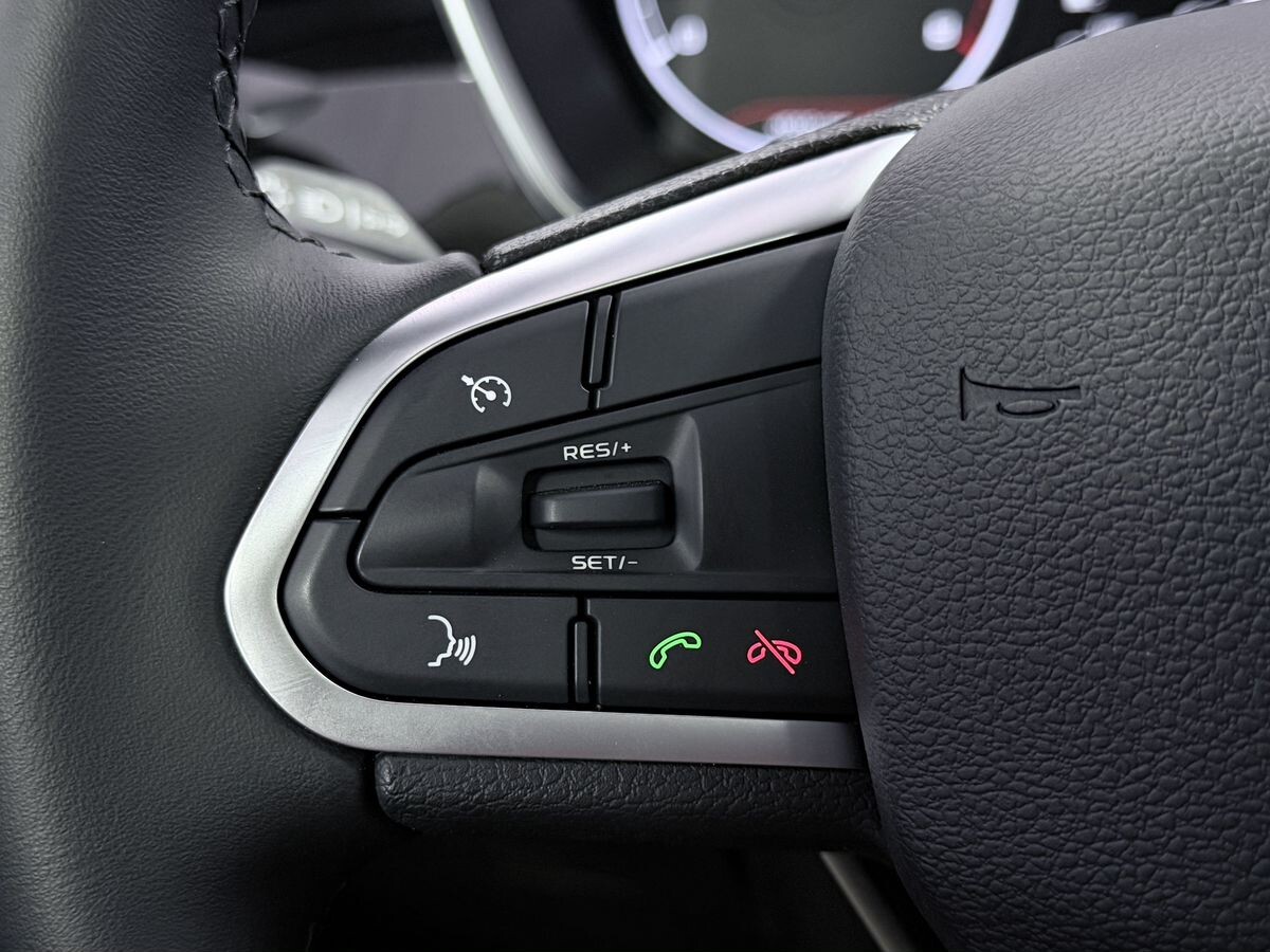 Geely Coolray 2025 - фото автомобиля