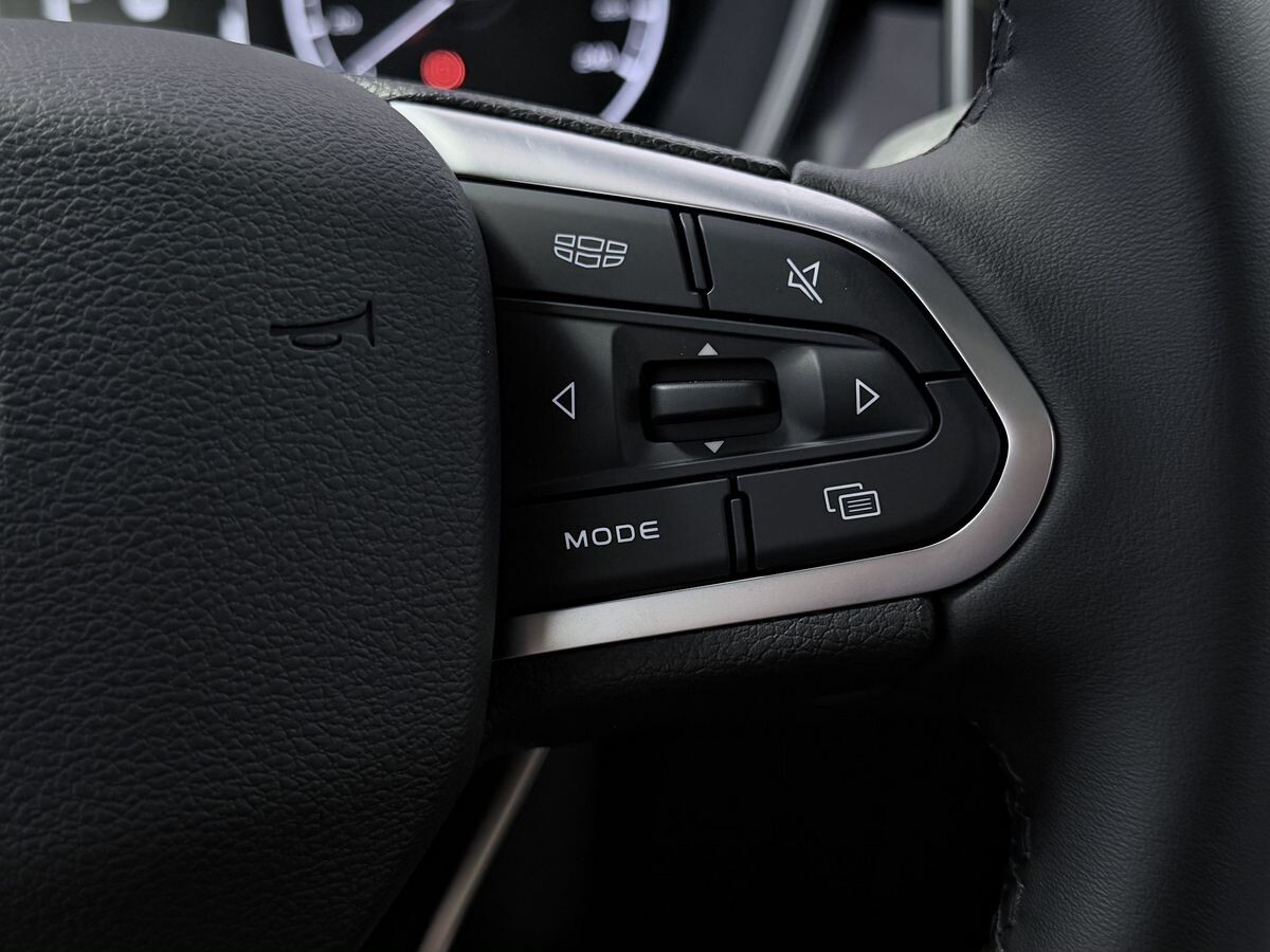 Geely Coolray 2025 - фото автомобиля