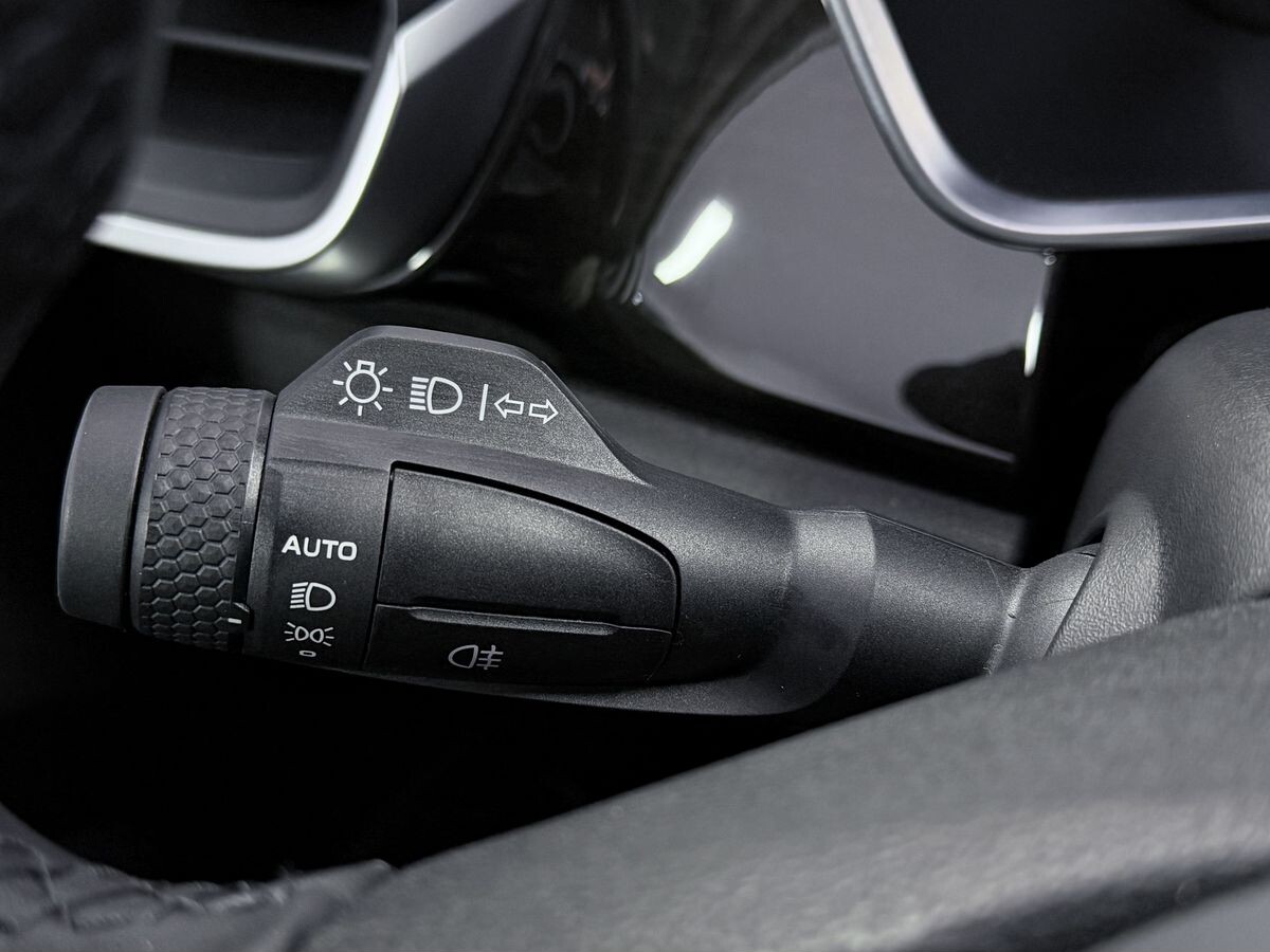 Geely Coolray 2025 - фото автомобиля