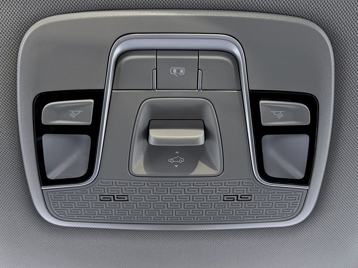 Geely Coolray 2025 - фото автомобиля