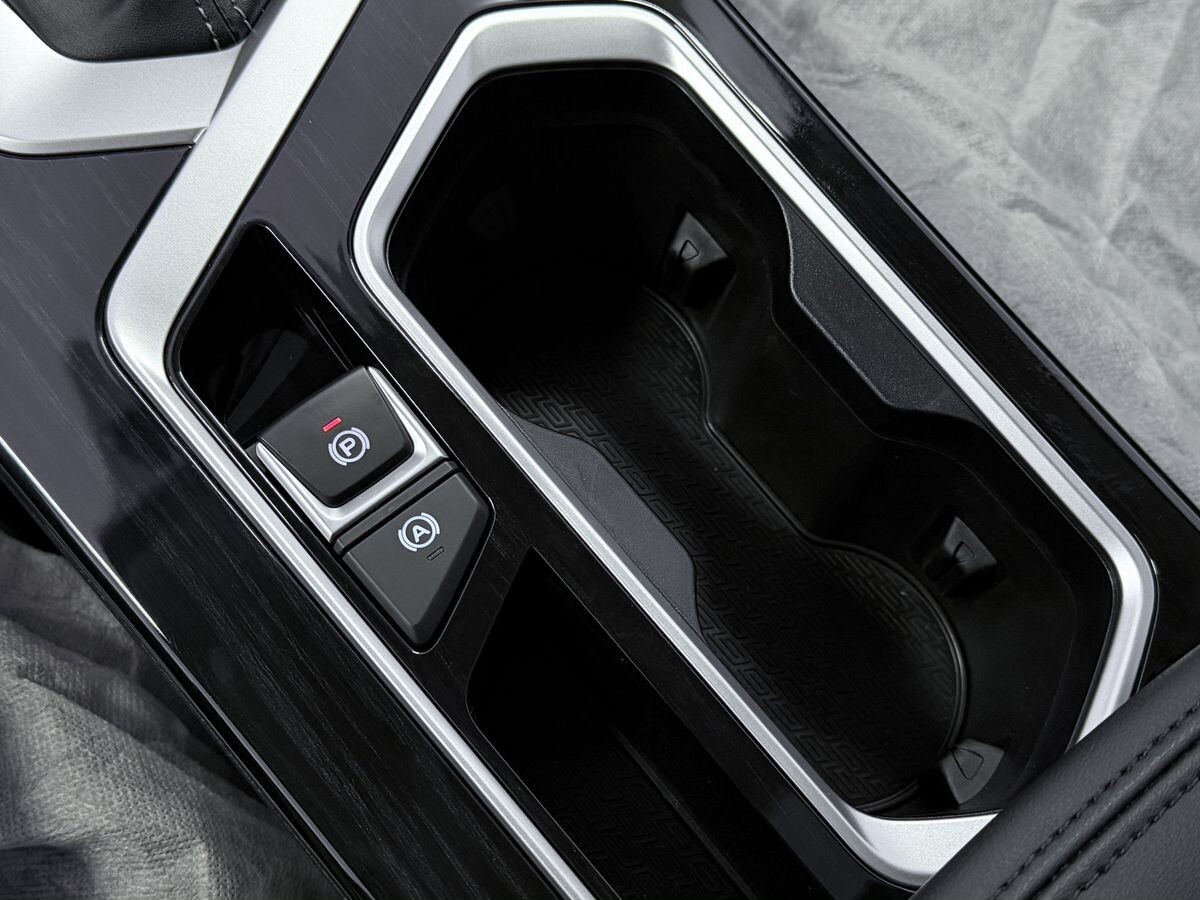 Geely Coolray 2025 - фото автомобиля