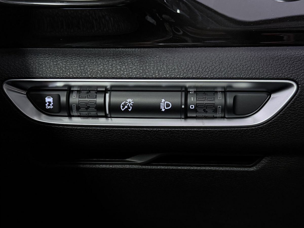 Geely Coolray 2025 - фото автомобиля