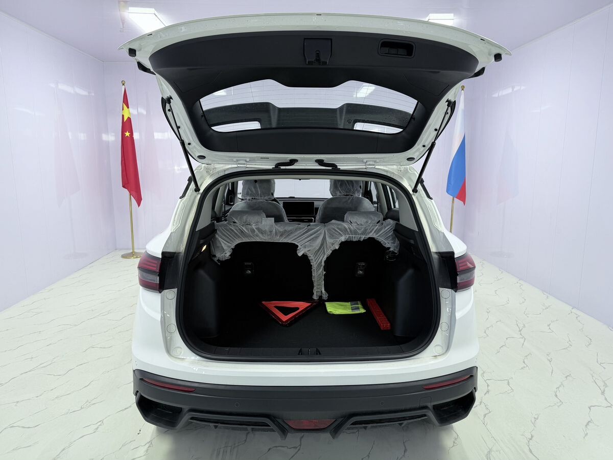 Geely Coolray 2025 - фото автомобиля