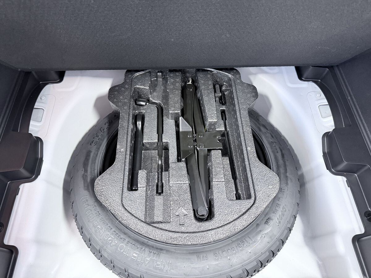 Geely Coolray 2025 - фото автомобиля