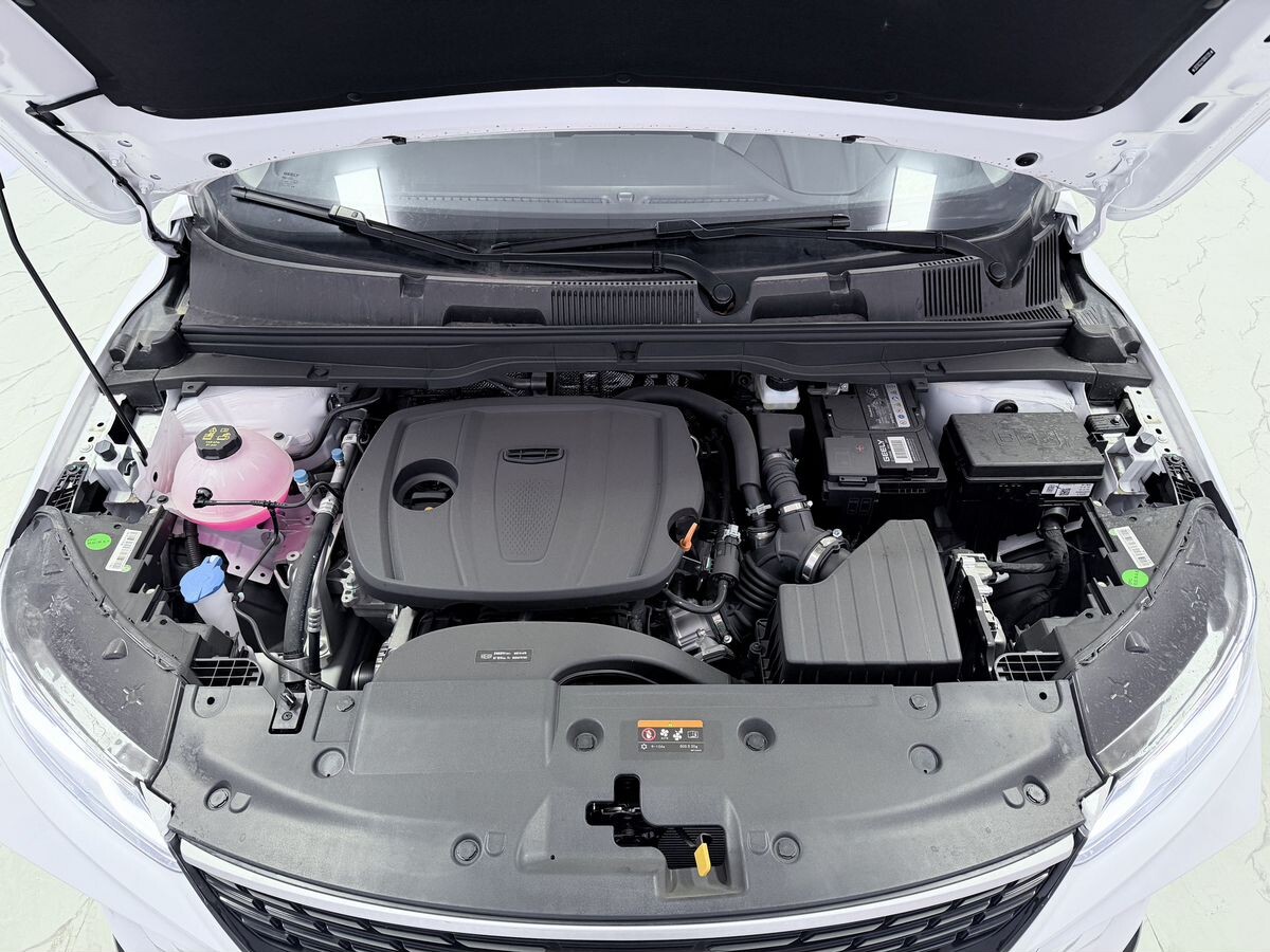 Geely Coolray 2025 - фото автомобиля