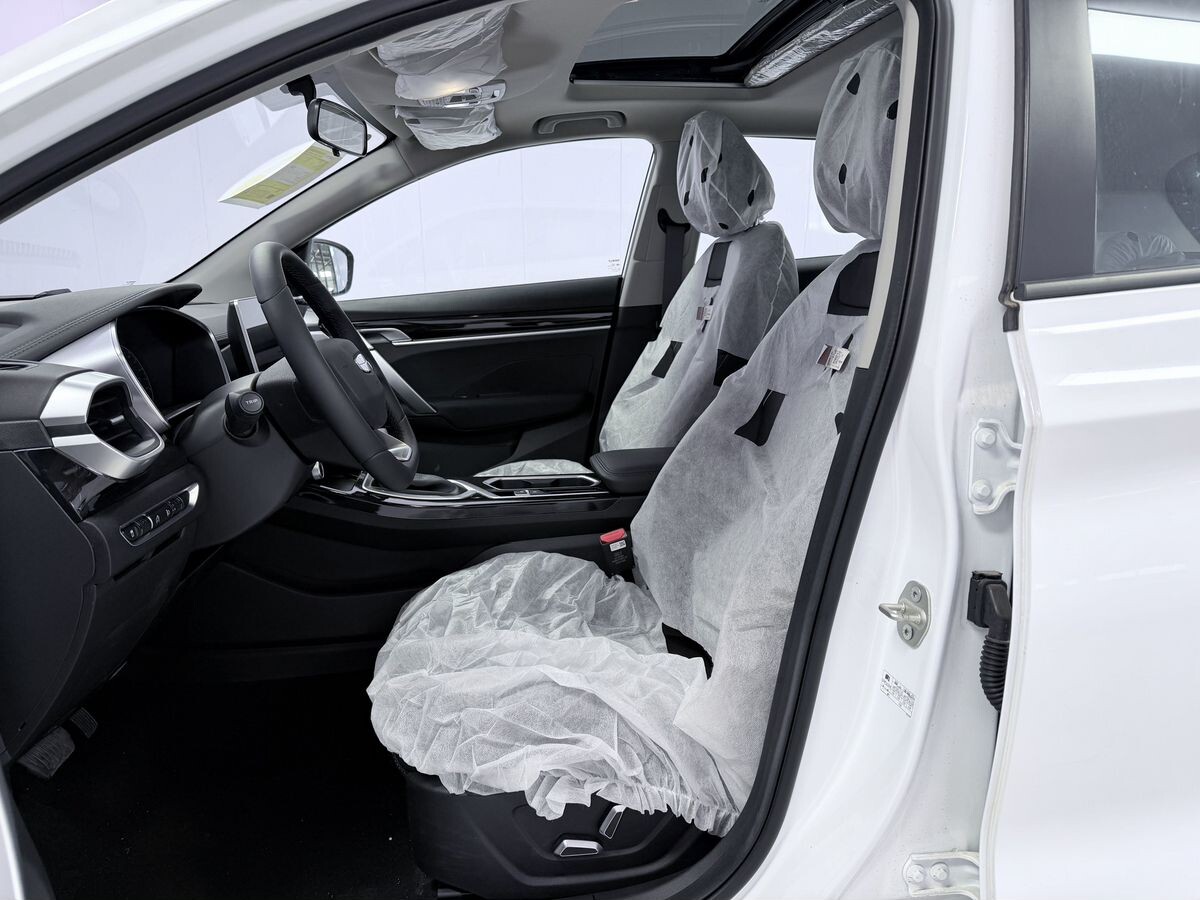 Geely Coolray 2025 - фото автомобиля