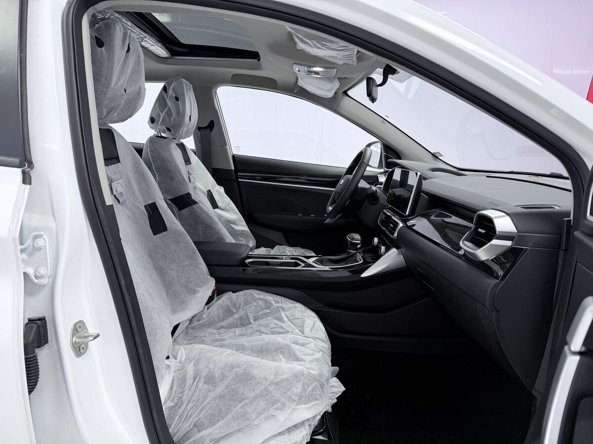 Geely Coolray 2025 - фото автомобиля