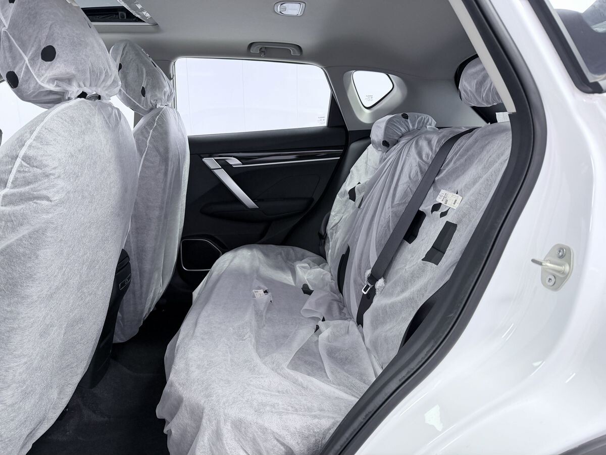 Geely Coolray 2025 - фото автомобиля