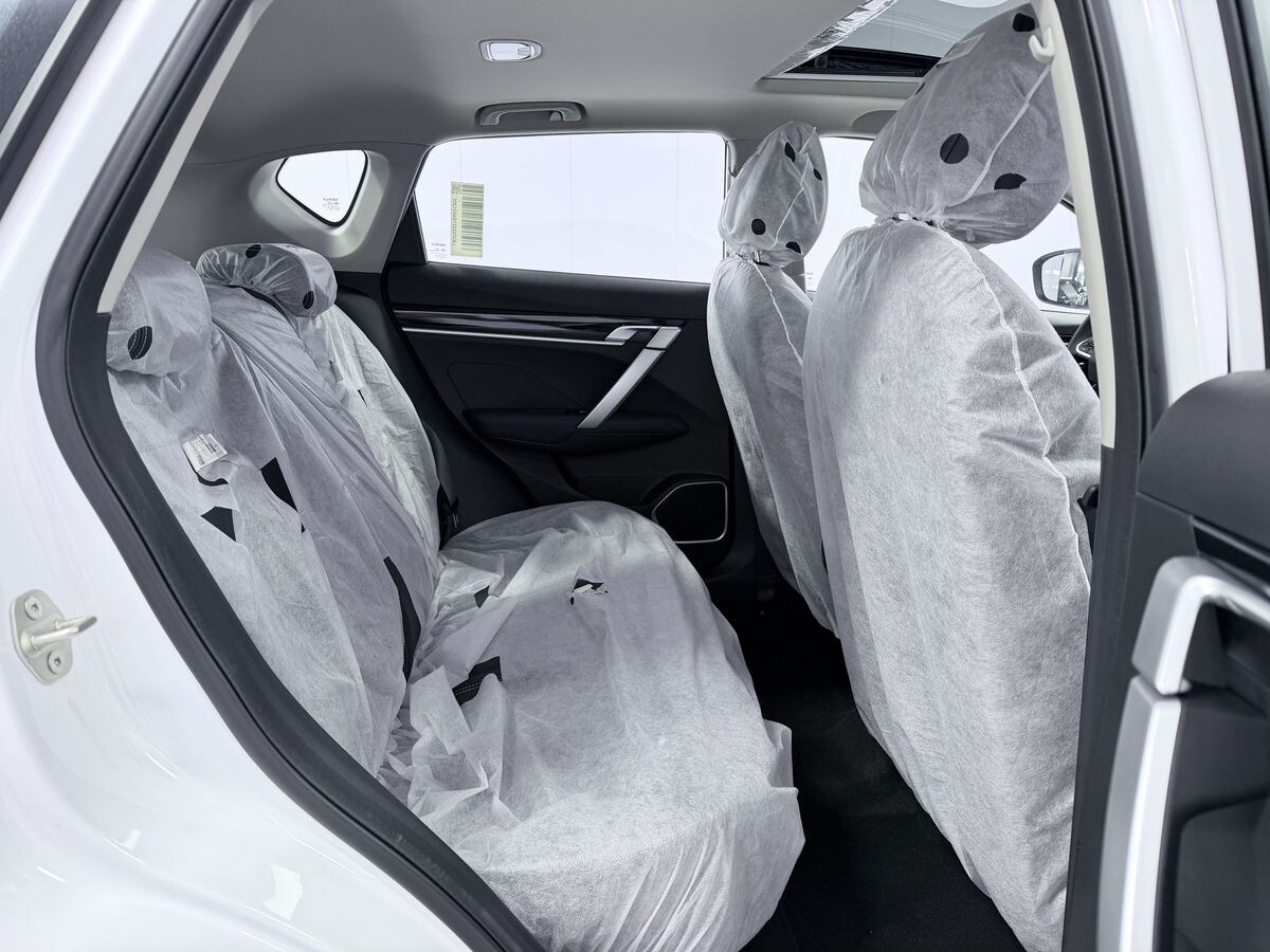 Geely Coolray 2025 - фото автомобиля