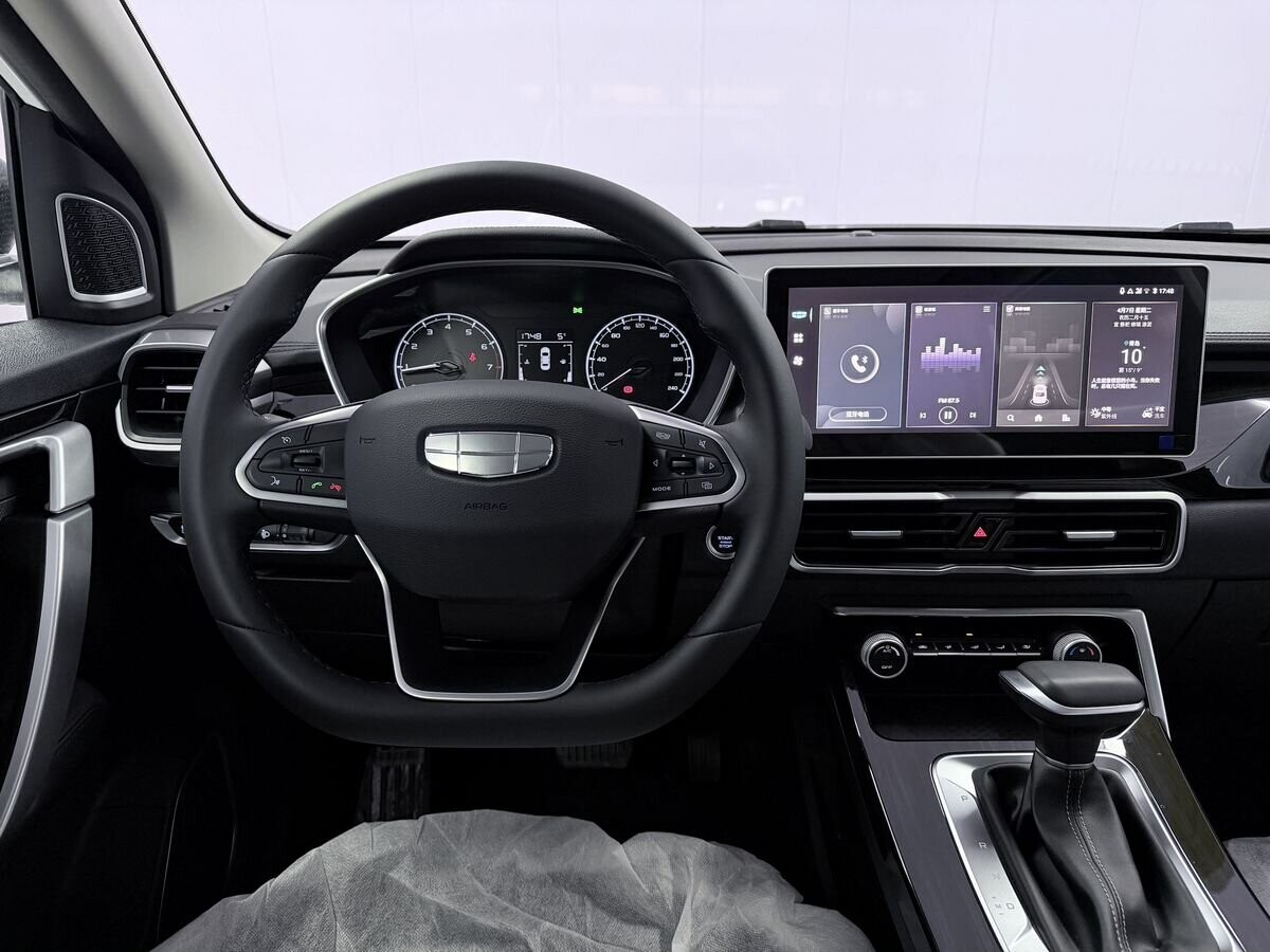 Geely Coolray 2025 - фото автомобиля