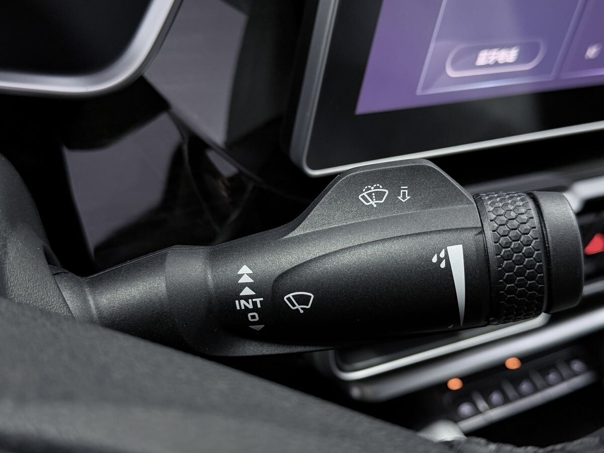 Geely Coolray 2025 - фото автомобиля