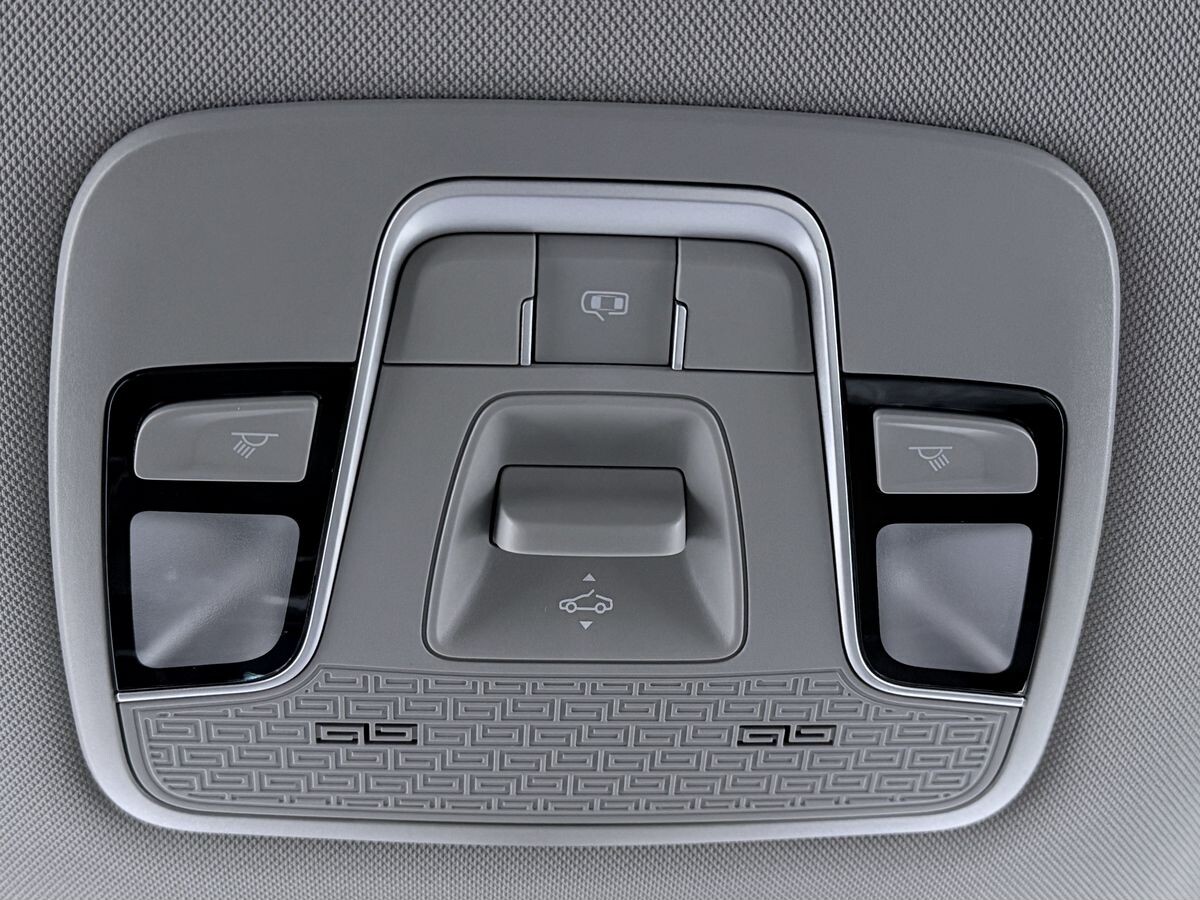 Geely Coolray 2025 - фото автомобиля