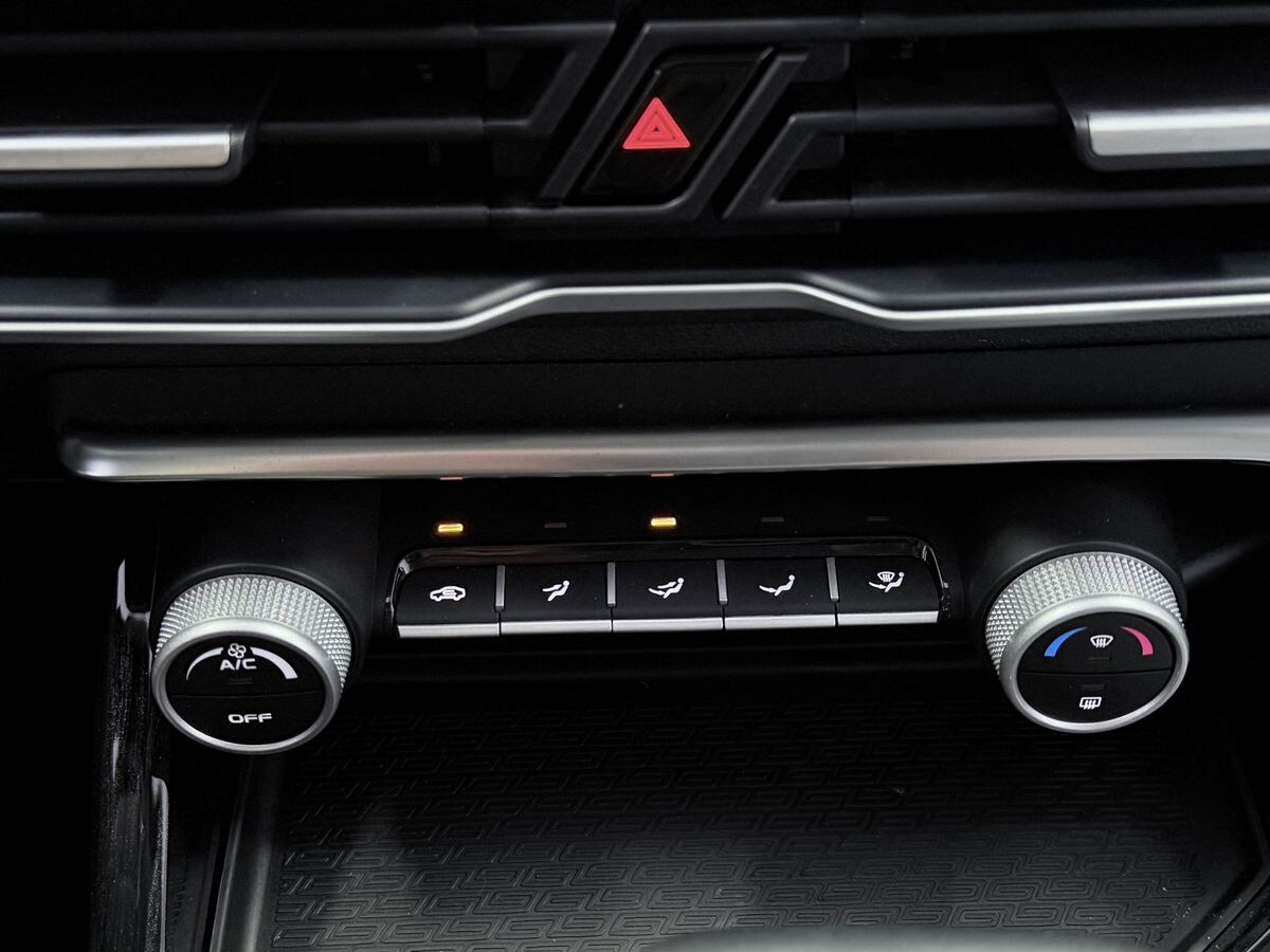 Geely Coolray 2025 - фото автомобиля