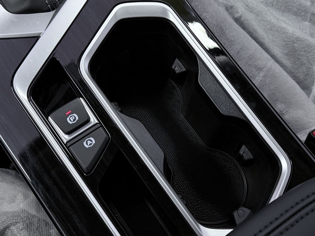 Geely Coolray 2025 - фото автомобиля