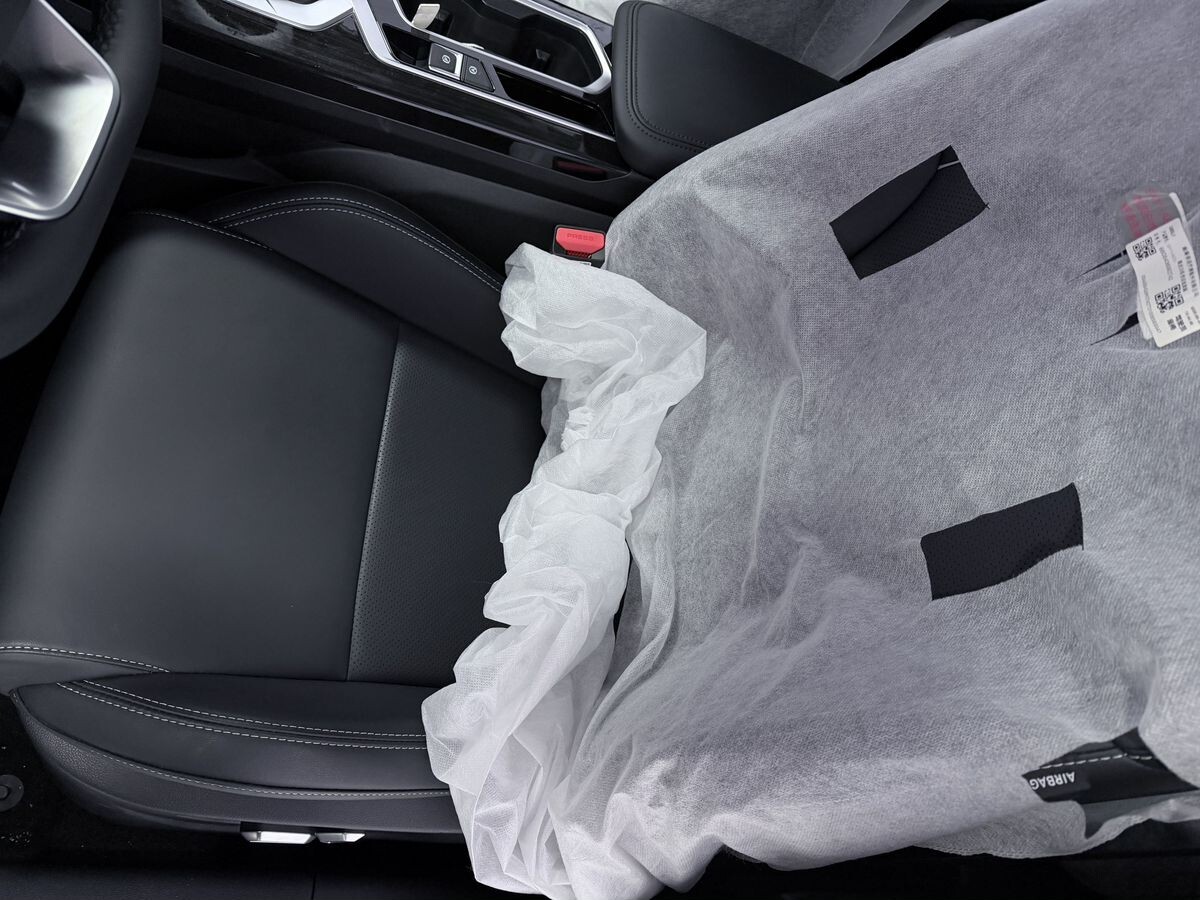 Geely Coolray 2025 - фото автомобиля