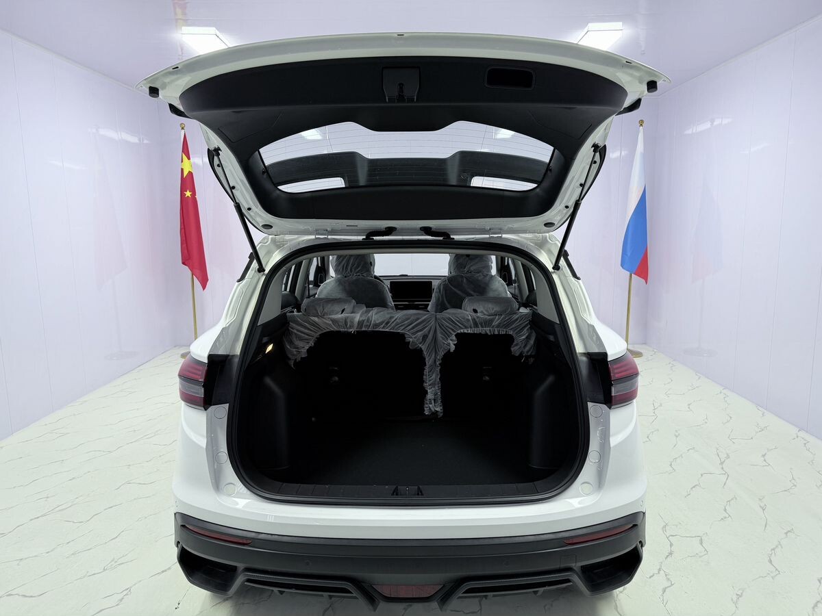 Geely Coolray 2025 - фото автомобиля