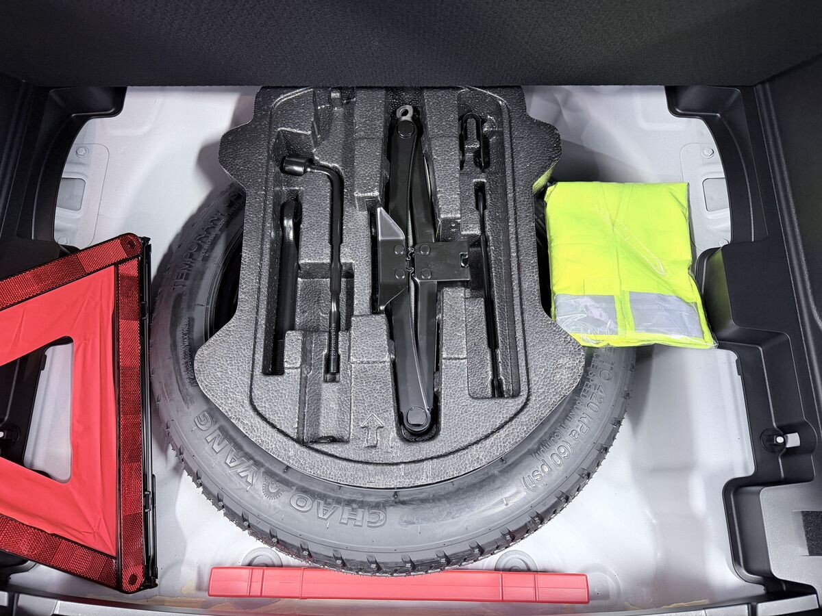 Geely Coolray 2025 - фото автомобиля