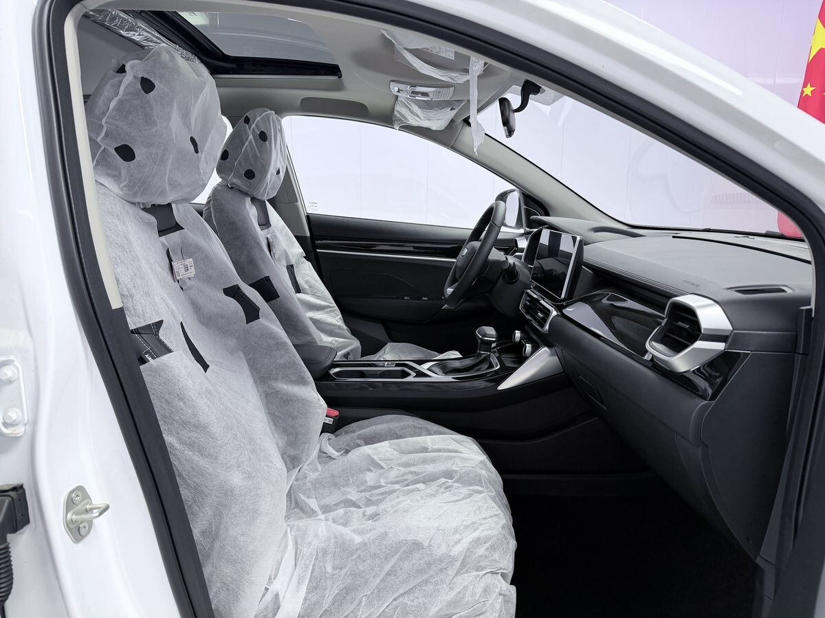 Geely Coolray 2025 - фото автомобиля