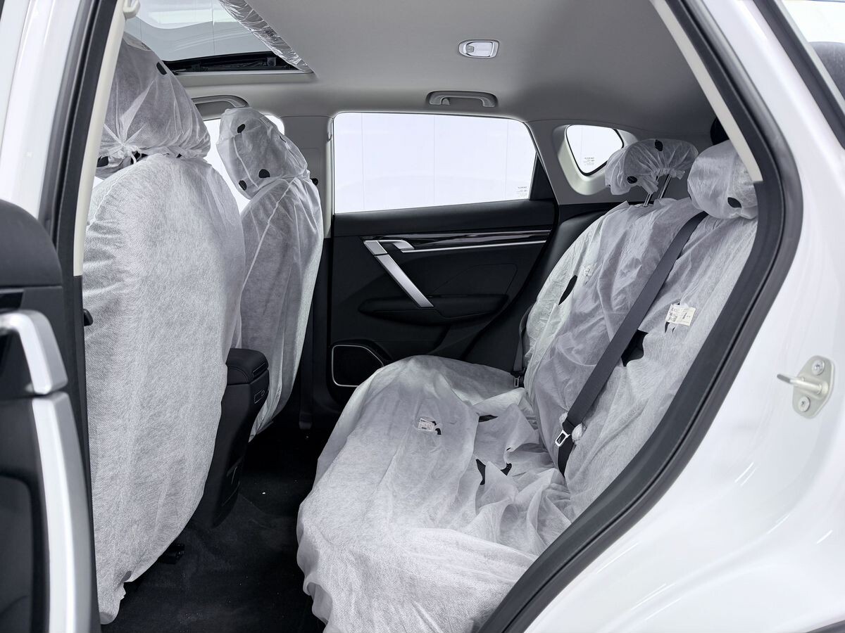 Geely Coolray 2025 - фото автомобиля