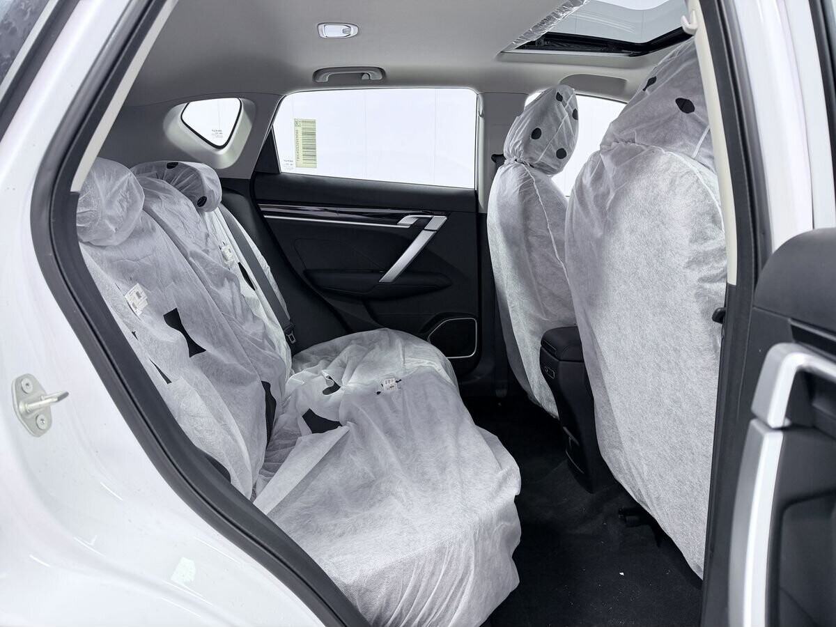 Geely Coolray 2025 - фото автомобиля