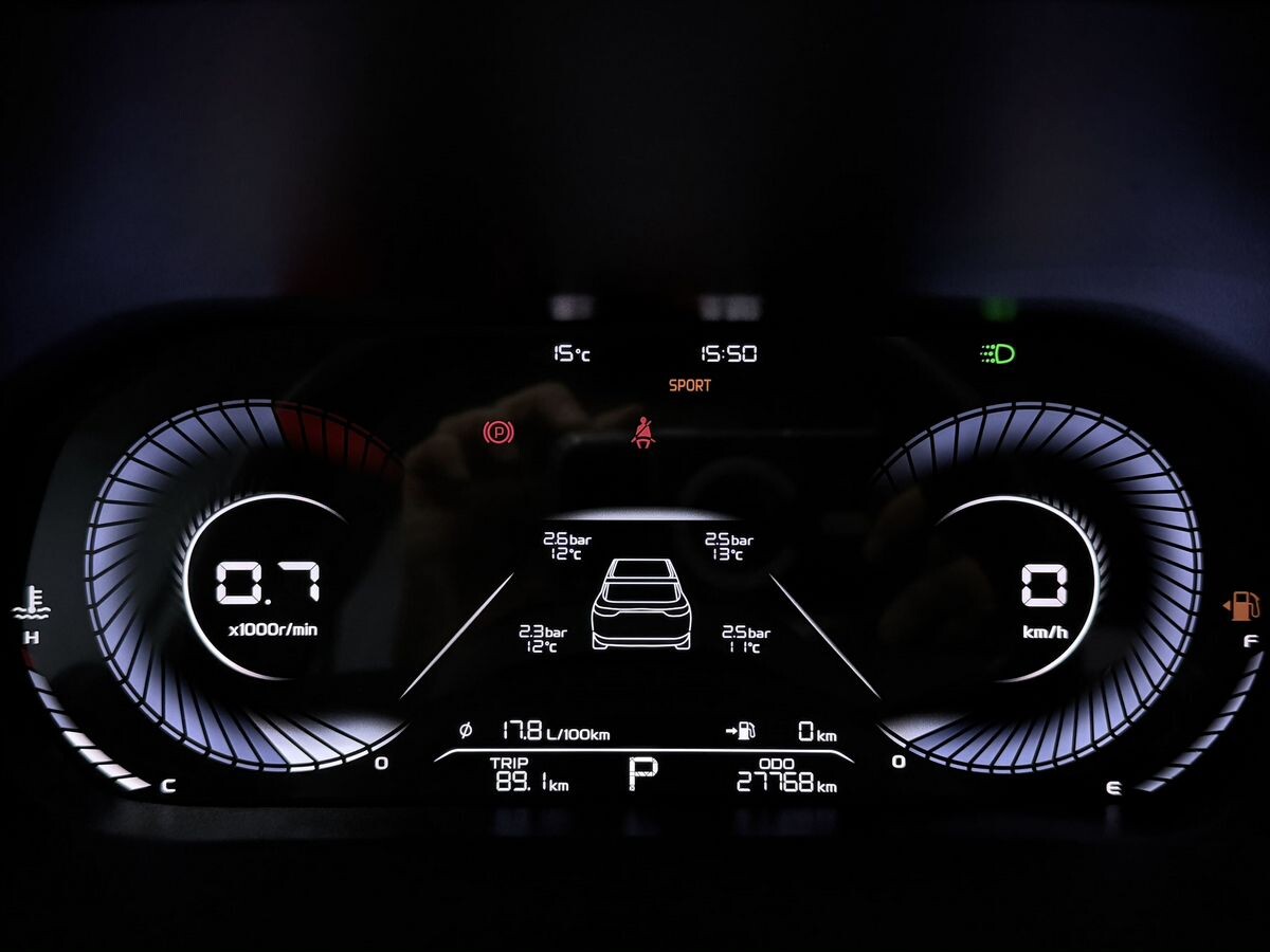 Geely Emgrand 2023 - фото автомобиля